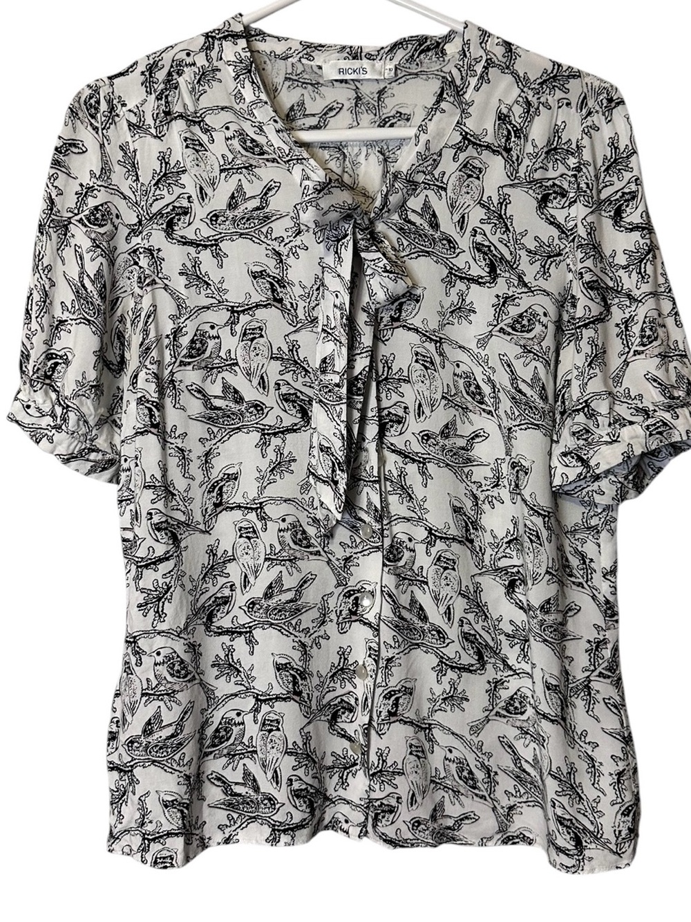 Ricki’s Bird Print Tie Neck Blouse Size 10 Cottagecore Office Chic Whimsy Nature